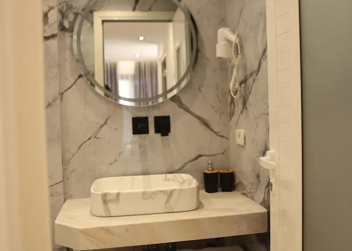 Blue Heaven Seaside Hotel Borsh